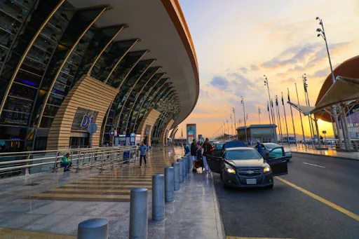 Best Vehicles for Umrah Travel – Cars, Vans, and Buses